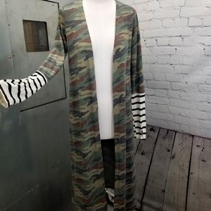 Camo cardigan long Duster layered with stripsleeves w/ thumbholes medium
